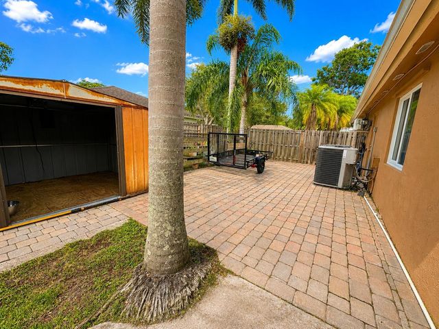 5040 SW 117th Way, Cooper City, FL 33330