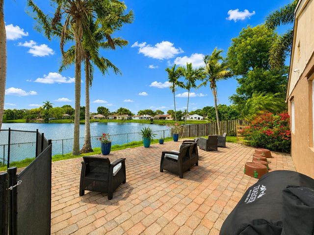5040 SW 117th Way, Cooper City, FL 33330