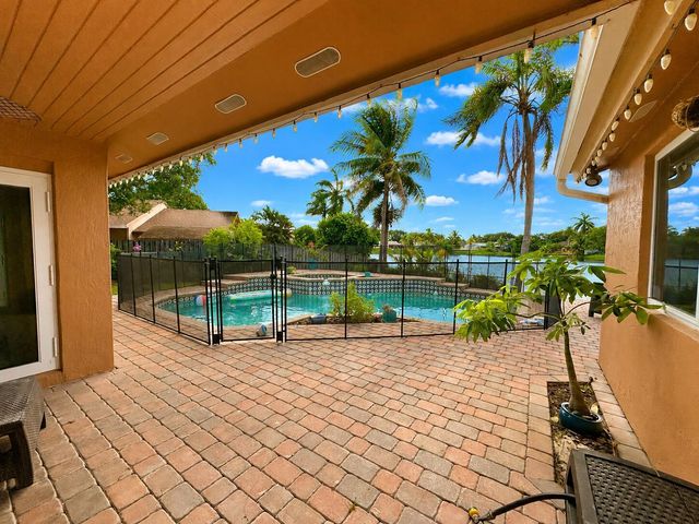5040 SW 117th Way, Cooper City, FL 33330