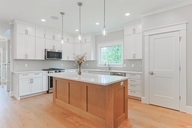 637 E Lincolnway, Mishawaka, IN 46544