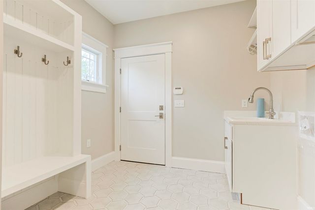 637 E Lincolnway, Mishawaka, IN 46544