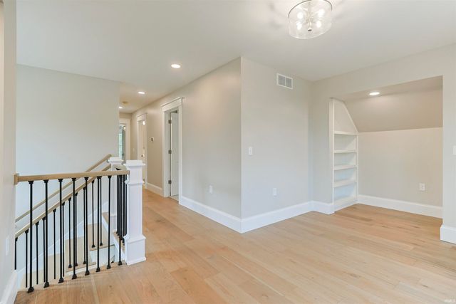 637 E Lincolnway, Mishawaka, IN 46544