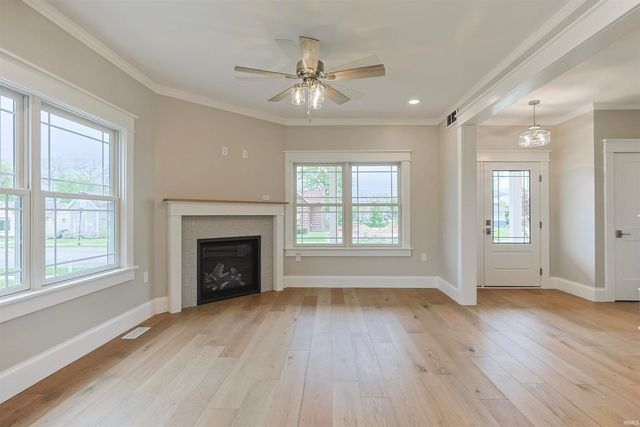 637 E Lincolnway, Mishawaka, IN 46544