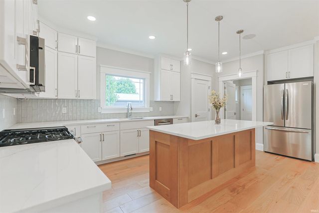 637 E Lincolnway, Mishawaka, IN 46544