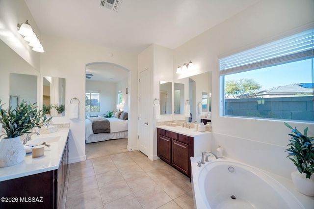 964 W Golden Barrel Court, Tucson, AZ 85755