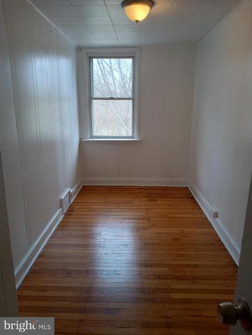 123 SPRING VALLEY RD, Darby, PA 19023