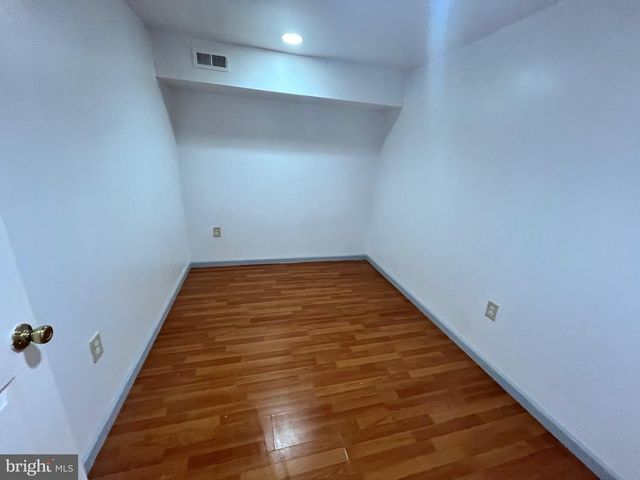 129 N 10TH ST, Philadelphia, PA 19107