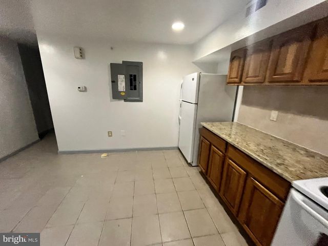 129 N 10TH ST, Philadelphia, PA 19107