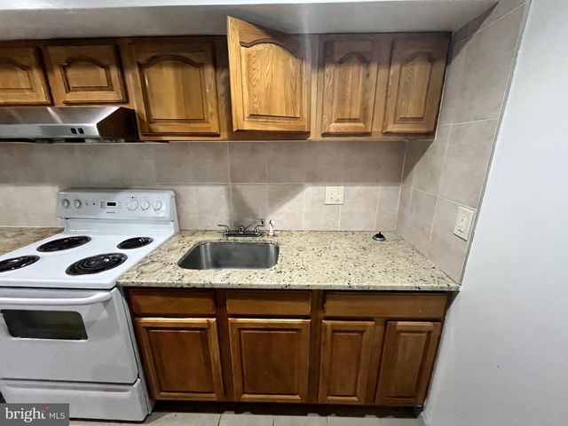 129 N 10TH ST, Philadelphia, PA 19107