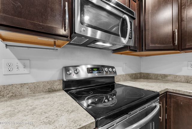 4022 Emerald Spring Pl, Louisville, KY 40245