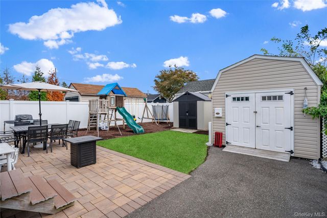 101 Miramar Boulevard, Lindenhurst, NY 11757