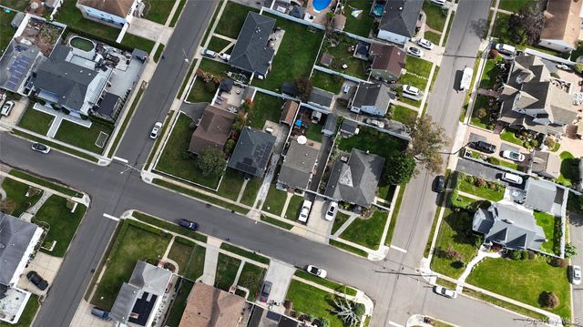 101 Miramar Boulevard, Lindenhurst, NY 11757