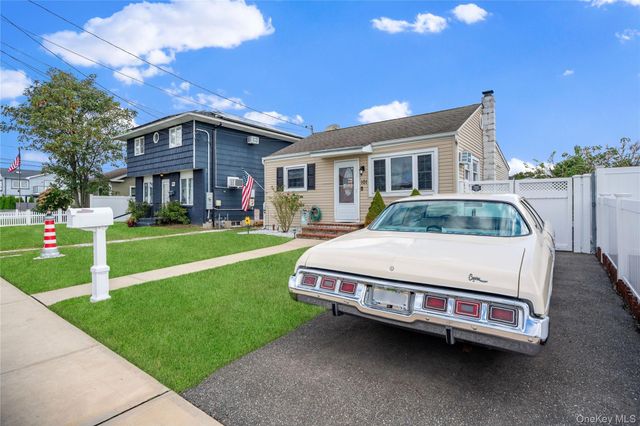 101 Miramar Boulevard, Lindenhurst, NY 11757