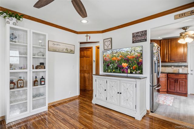 101 Miramar Boulevard, Lindenhurst, NY 11757