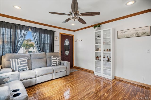 101 Miramar Boulevard, Lindenhurst, NY 11757