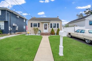 101 Miramar Boulevard, Lindenhurst, NY 11757