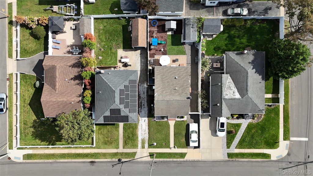 101 Miramar Boulevard, Lindenhurst, NY 11757 — photo 2
