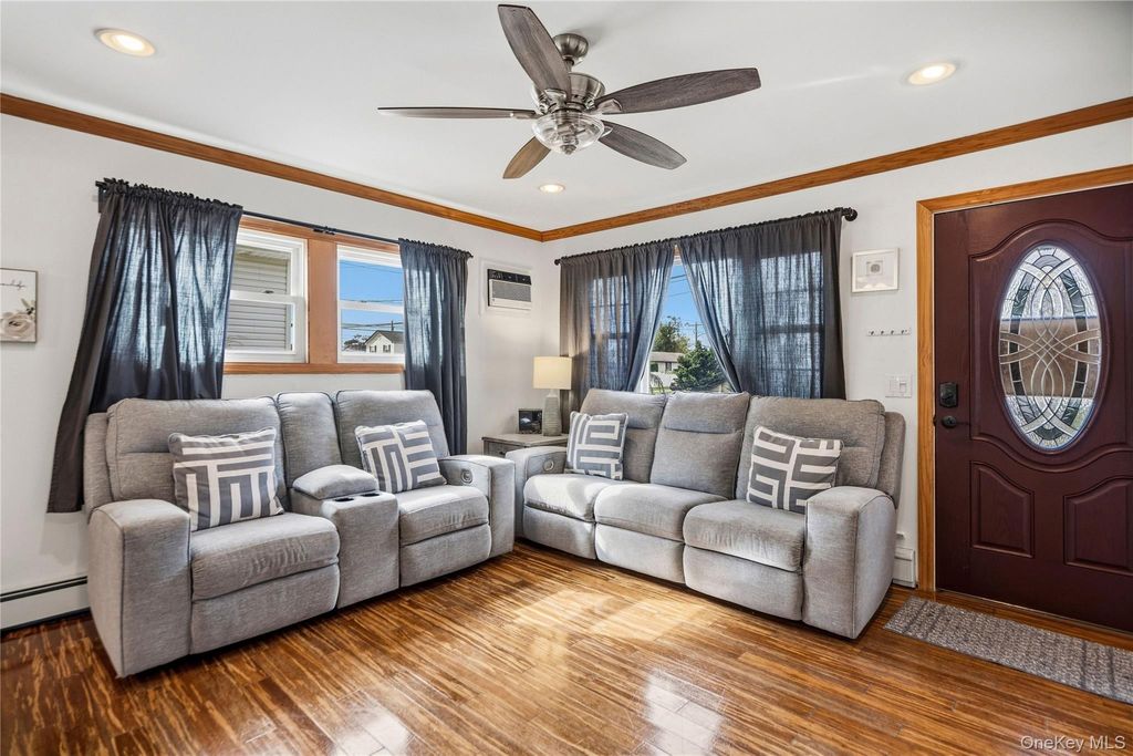 101 Miramar Boulevard, Lindenhurst, NY 11757 — photo 5