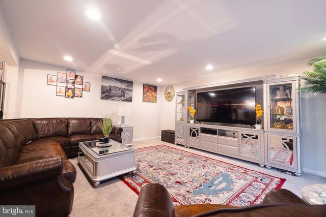 1722 BRADLEY DR, Harrisburg, PA 17110