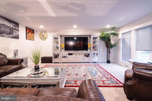 1722 BRADLEY DR, Harrisburg, PA 17110