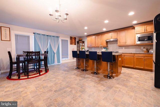 1722 BRADLEY DR, Harrisburg, PA 17110