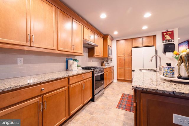 1722 BRADLEY DR, Harrisburg, PA 17110