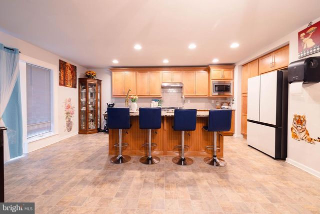 1722 BRADLEY DR, Harrisburg, PA 17110