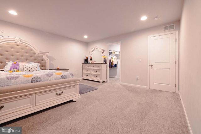 1722 BRADLEY DR, Harrisburg, PA 17110