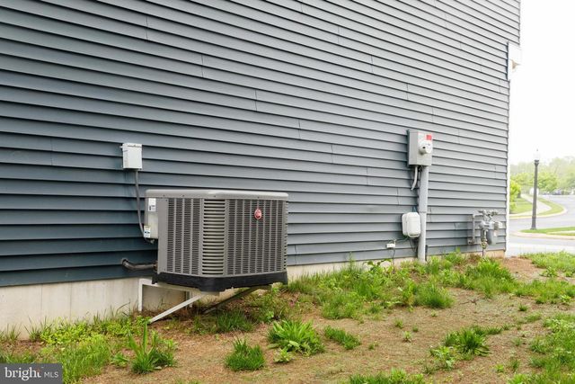 1722 BRADLEY DR, Harrisburg, PA 17110