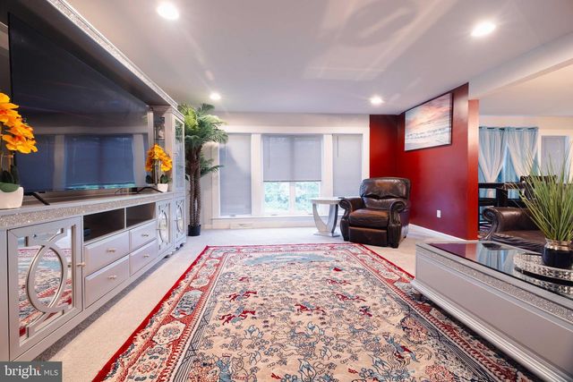 1722 BRADLEY DR, Harrisburg, PA 17110