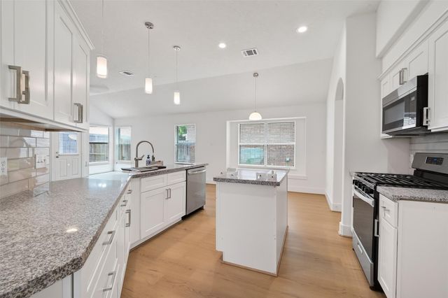1834 Kessler Park Court, Houston, TX 77047
