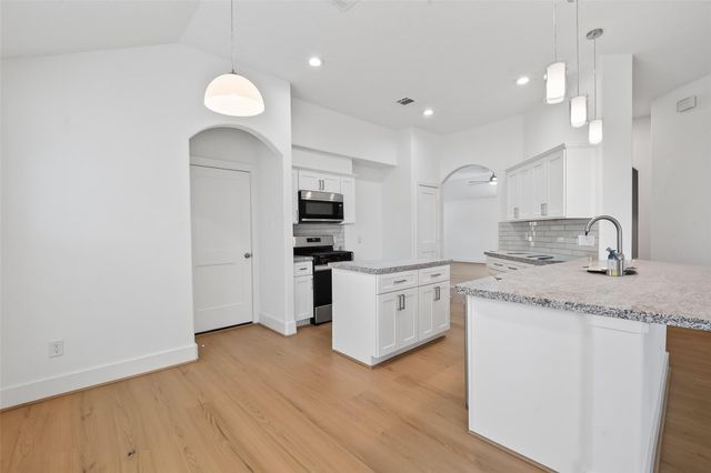 1834 Kessler Park Court, Houston, TX 77047