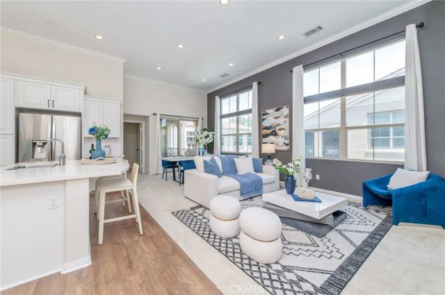 68 Rose Arch, Irvine, CA 92620