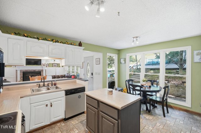 420 Northwest Oak Avenue, Norton, VA 24273
