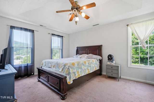 420 Northwest Oak Avenue, Norton, VA 24273