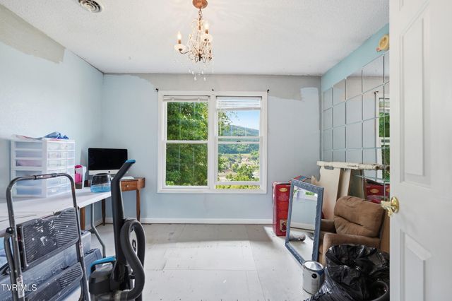 420 Northwest Oak Avenue, Norton, VA 24273
