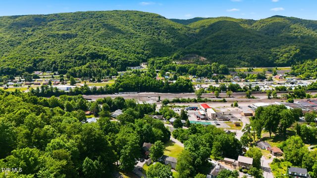 420 Northwest Oak Avenue, Norton, VA 24273