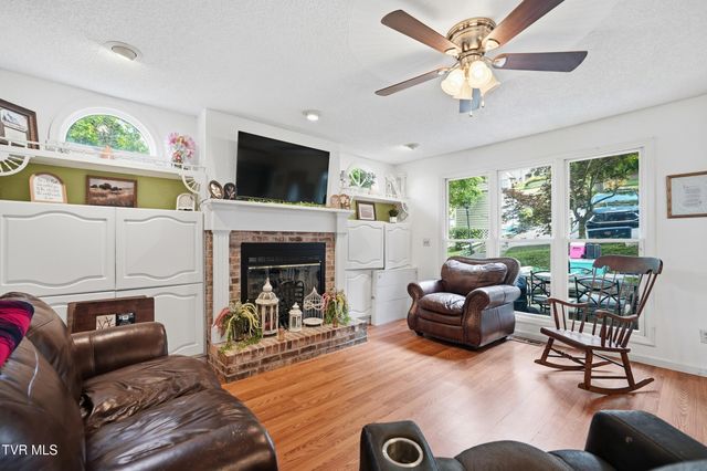 420 Northwest Oak Avenue, Norton, VA 24273