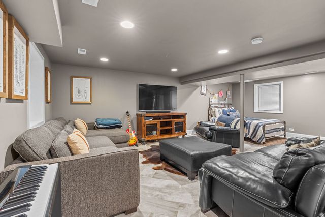 365 Hampshire Lane, Lakewood, IL 60014