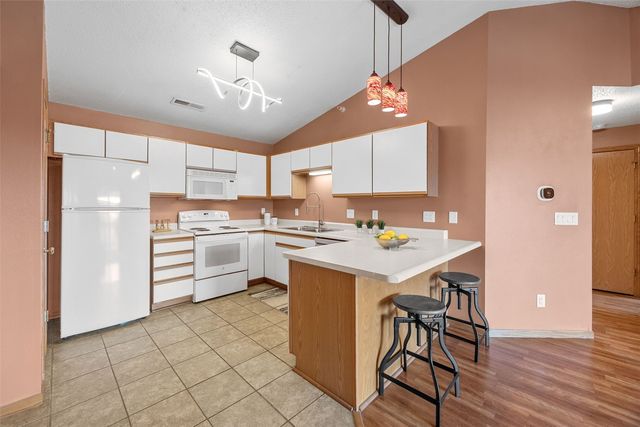 2824 Triple Crown Lane 12, Iowa City, IA 52240