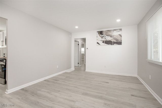 1076 Hardesty Boulevard, Akron, OH 44320