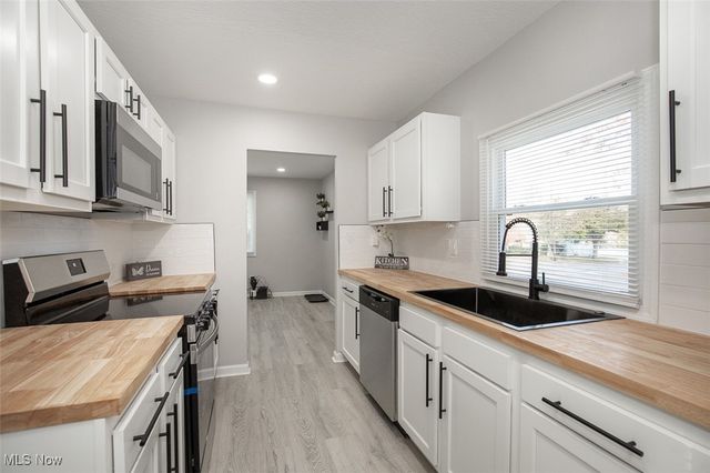 1076 Hardesty Boulevard, Akron, OH 44320