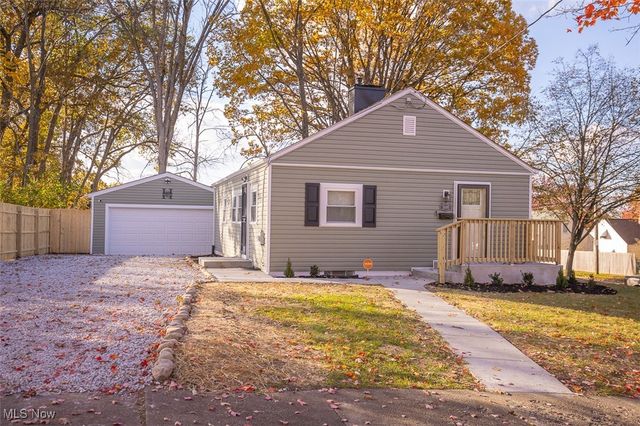 1076 Hardesty Boulevard, Akron, OH 44320