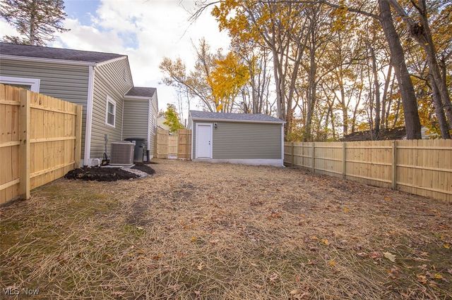 1076 Hardesty Boulevard, Akron, OH 44320