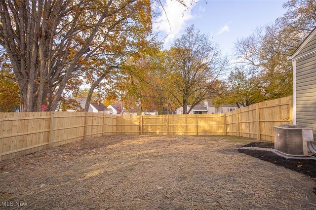 1076 Hardesty Boulevard, Akron, OH 44320