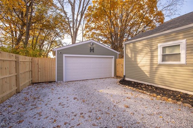 1076 Hardesty Boulevard, Akron, OH 44320