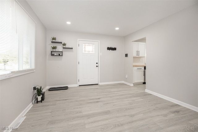 1076 Hardesty Boulevard, Akron, OH 44320