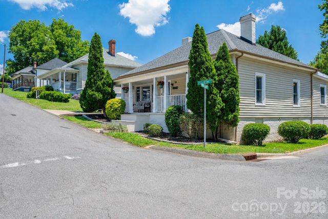 58 4th Street, Cramerton, NC 28032