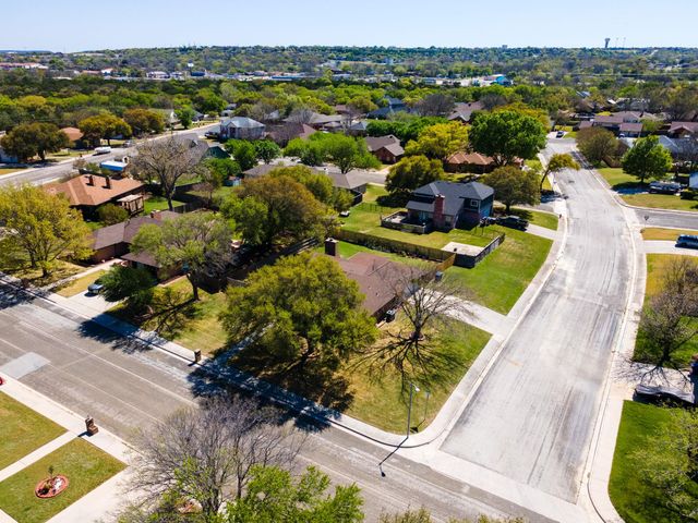 1402 Hawk TRL, Copperas Cove, TX 76522