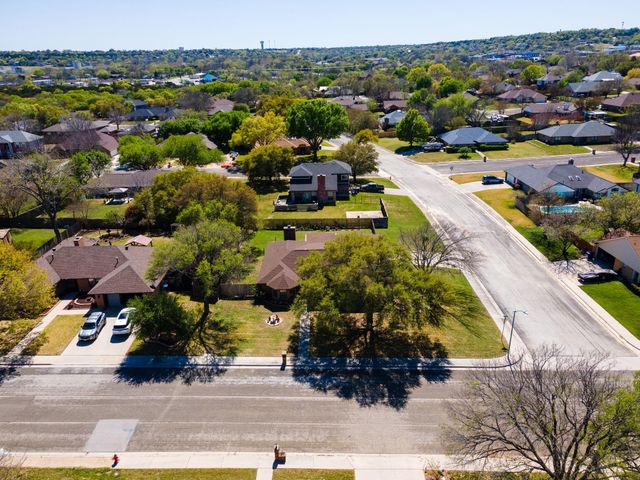 1402 Hawk TRL, Copperas Cove, TX 76522